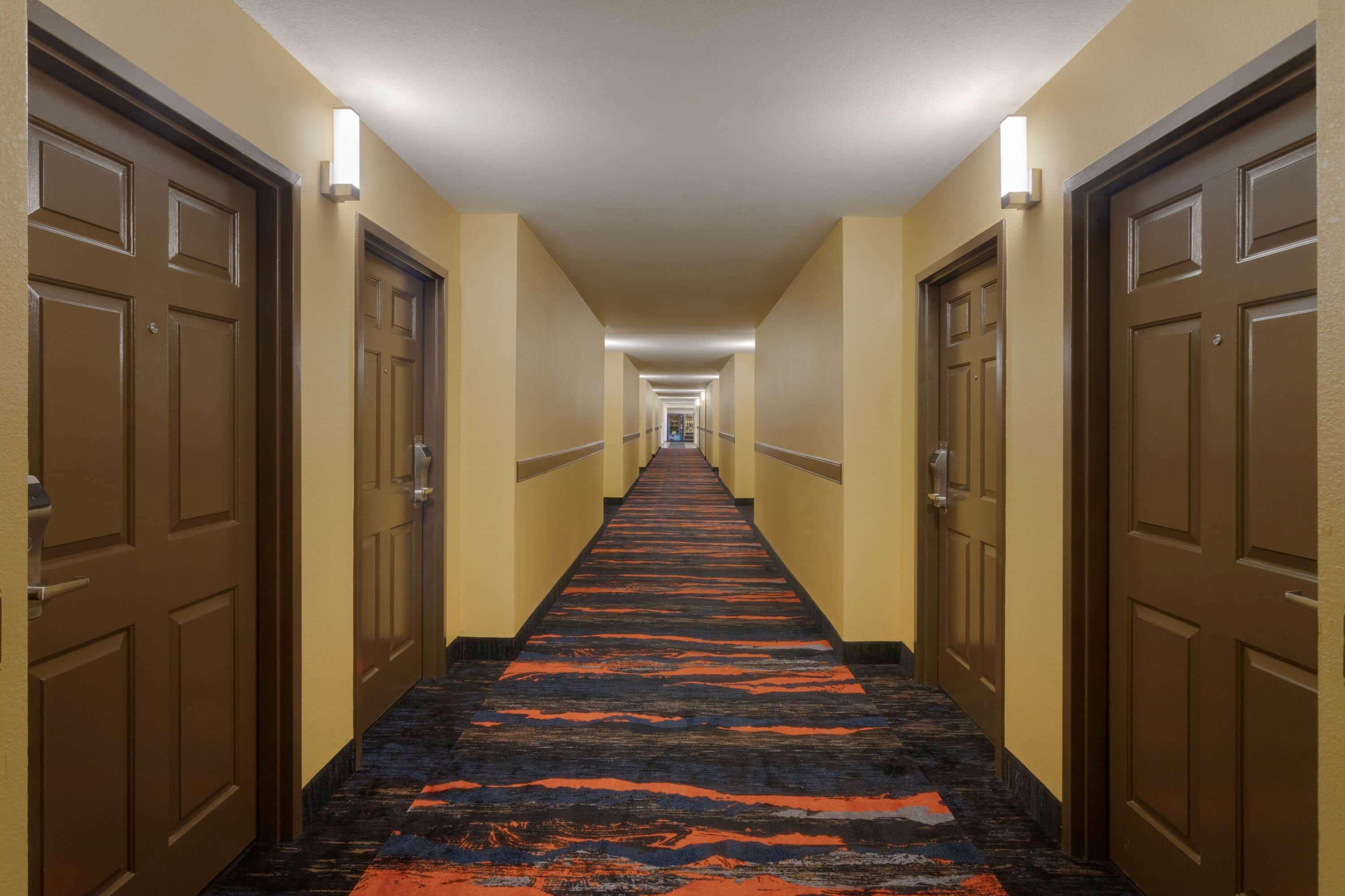 Отель Super 8 By Wyndham Олив-Бранч Экстерьер фото
